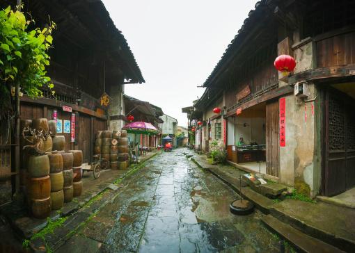 江西一孝子,将去世父亲酱缸密封,1000天后开缸,已成一尊佛